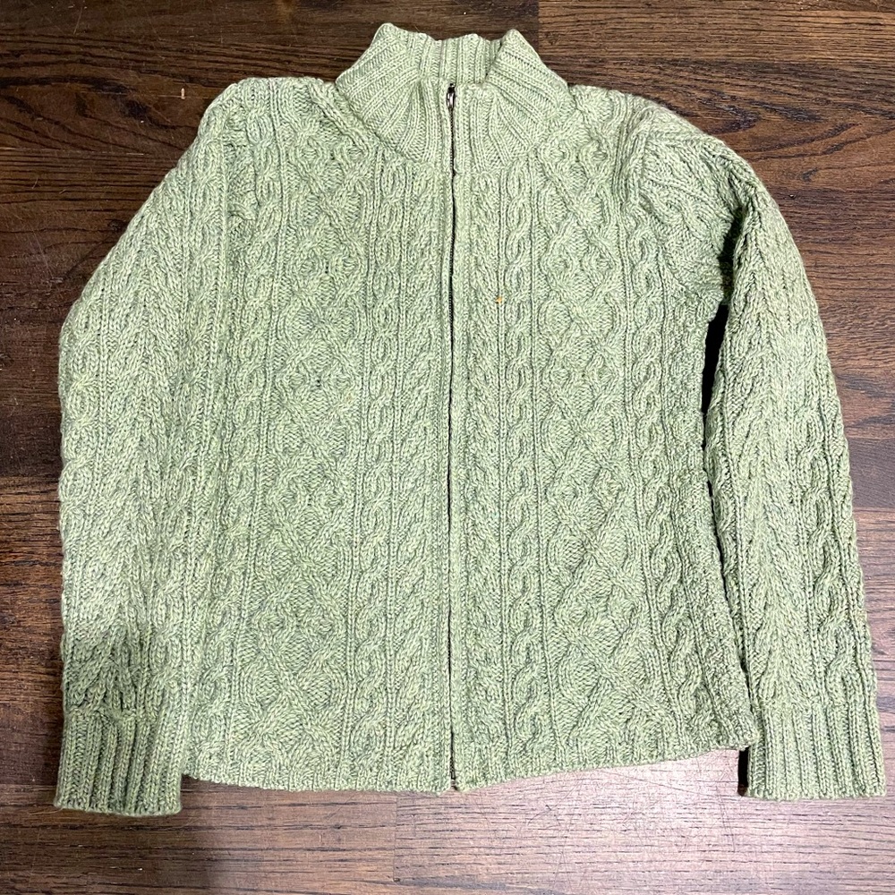 Like new 100% Merino wool sweater. Made in Ireland size small.